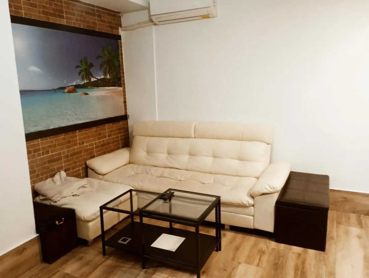 Precioso apartamento 3 habitaciones. Con patio. Camas